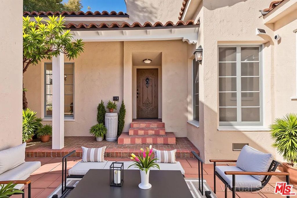 Photo of 144 S La Peer Drive, Beverly Hills, CA 90211 (MLS # 26661639)