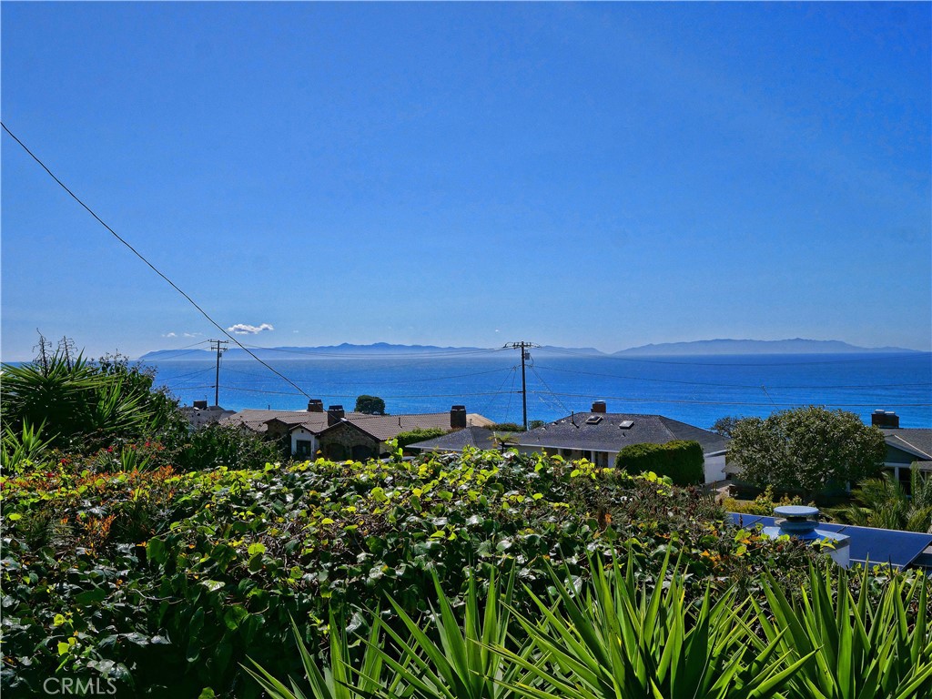 Discover the coastal gem, a stunning rental in Rancho Palos Verdes that boasts unparalleled ocean views and Catalina Island vistas from nearly every corner. Feel the refreshing ocean breezes as you relax in this freshly painted home, featuring gleaming hardwood floors and a bright, inviting interior. The expansive, newly landscaped yard is perfect for outdoor enjoyment, whether hosting gatherings or savoring quiet moments with the Pacific as your backdrop. Just completed hardscape, grass, and new plants. Modern, newly updated bathrooms add a touch of luxury, while the freshly painted exterior enhances its coastal charm.
The local attractions, including hiking trails, Terranea Resort, cafes, and horseback facilities, combine natural beauty with outdoor adventures, all enhanced by the temperate weather. Home is located in the Palos Verdes Unified School District.
Mesmerizing ocean views create a serene and unforgettable living experience—your perfect seaside escape awaits!