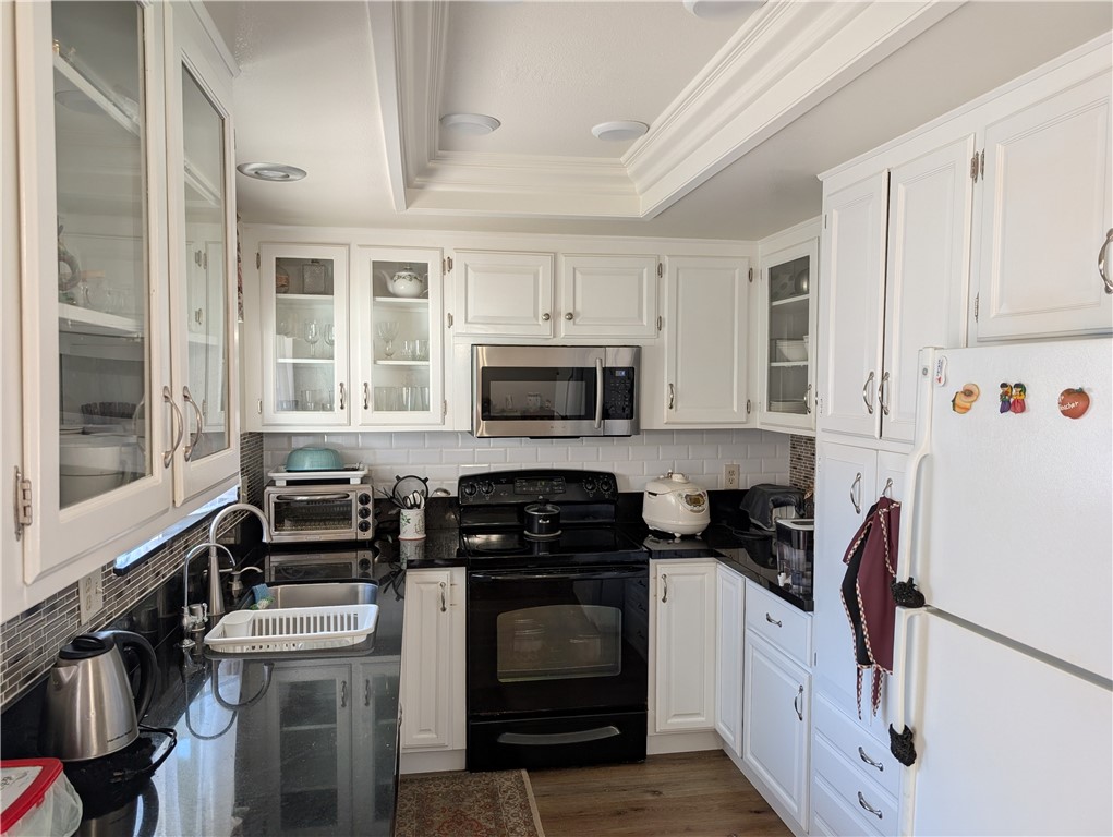 2056 VIA MARIPOSA E A