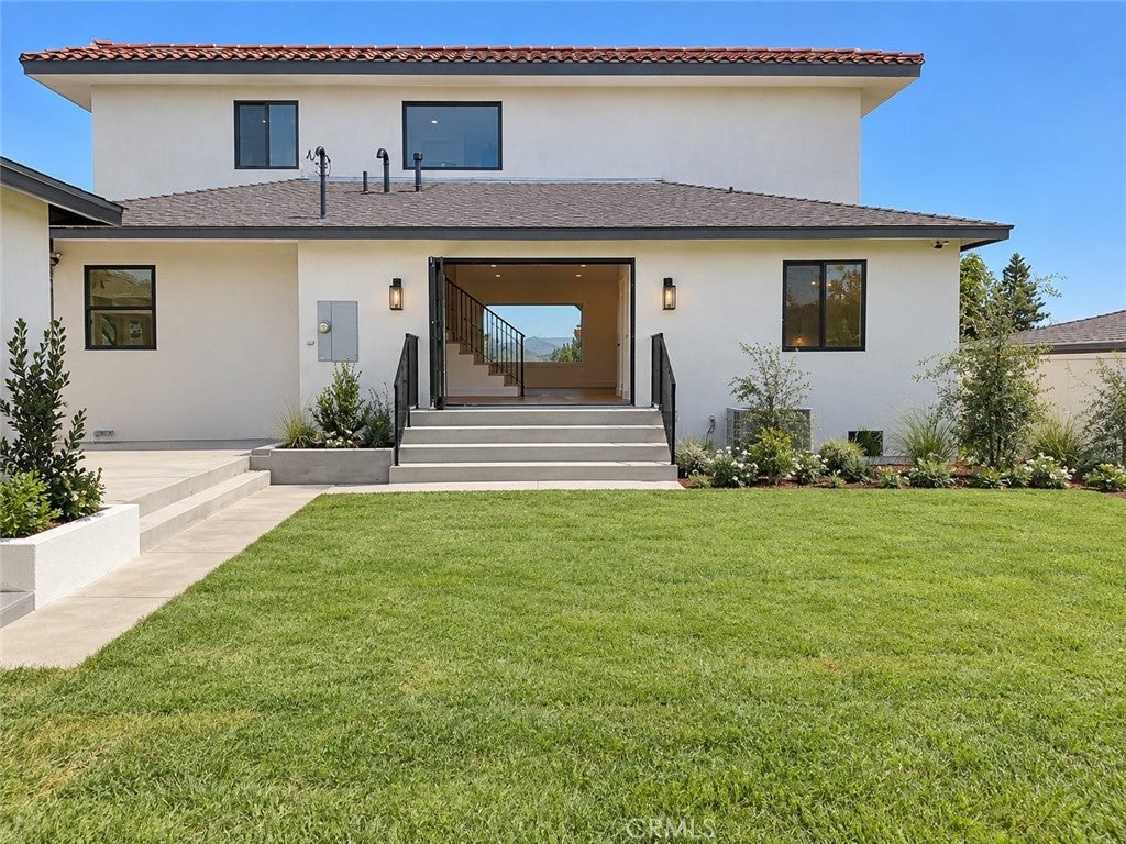 205 Via Los Altos