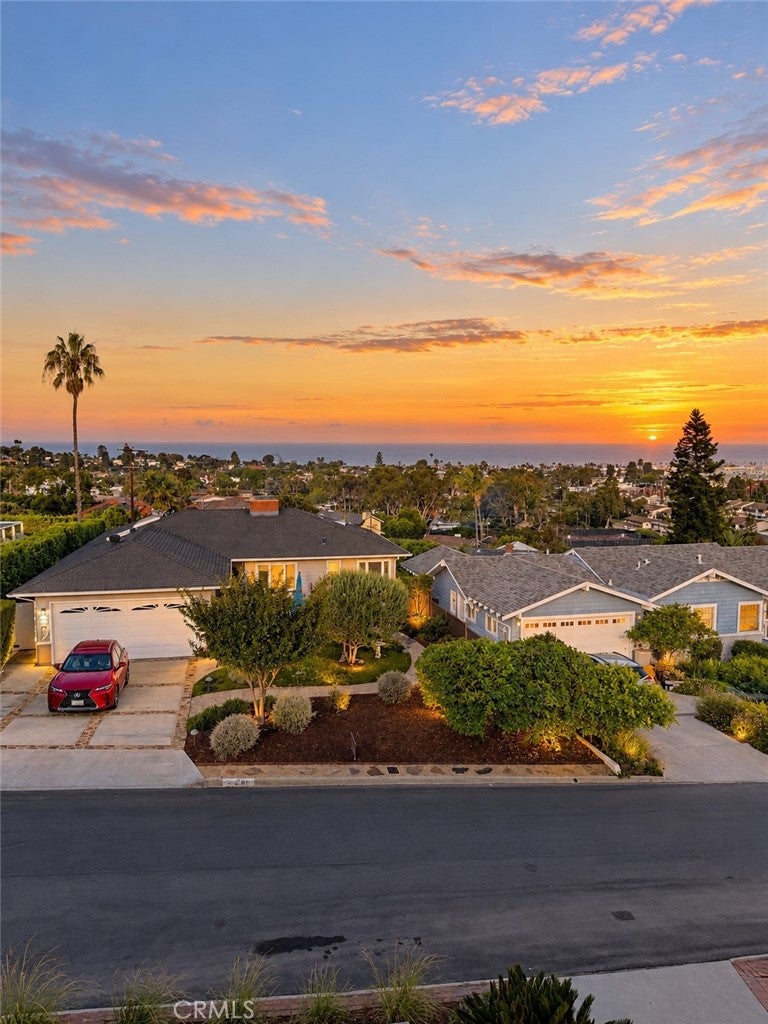 205 Via Los Altos