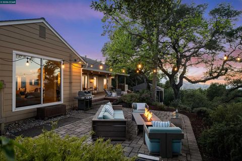 Photo of 142 Crestview Dr Dr, Orinda, CA 94563 (MLS # 41130767)