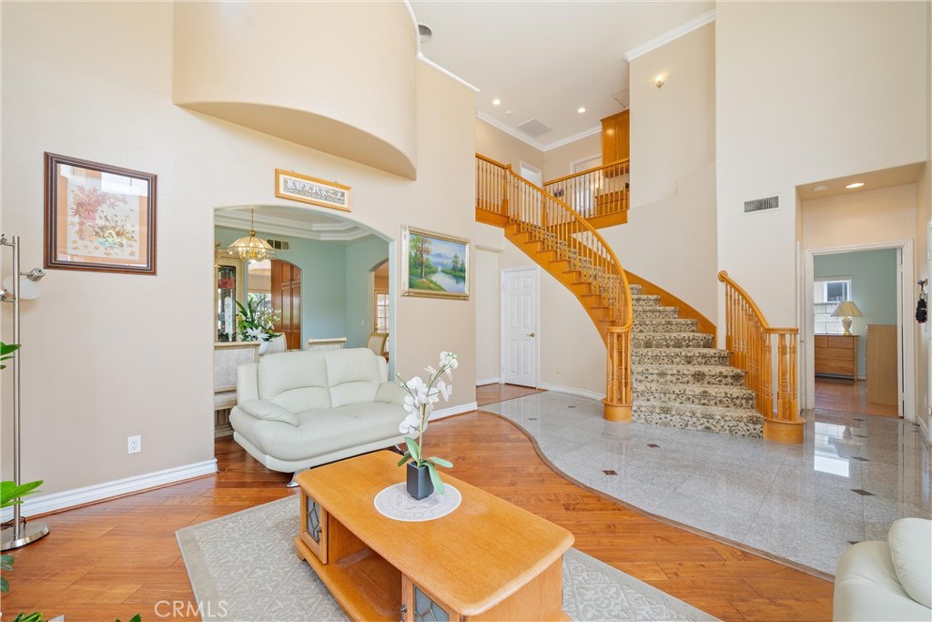 5939 N Vista Street