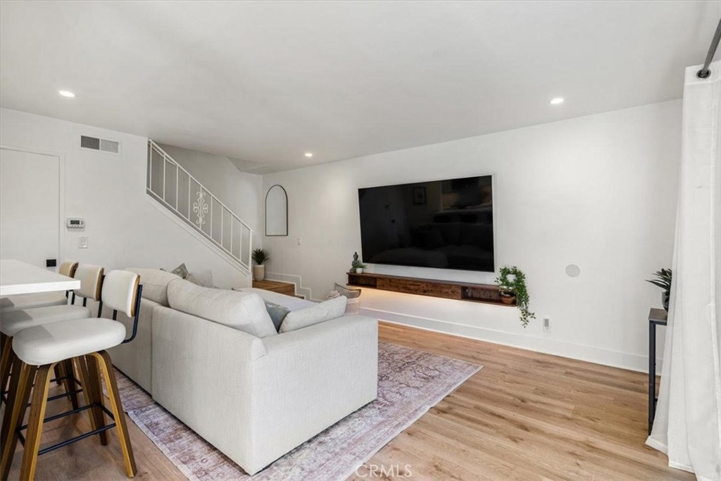 1196 Landsburn Circle