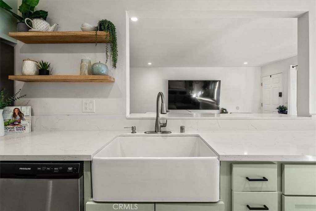 Village Green (725) - Residential