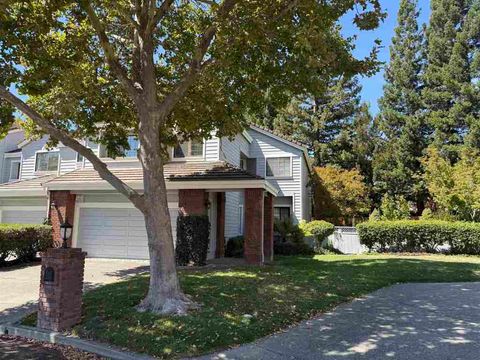 Photo of 207 Kingswood Ct Ct, Danville, CA 94506 (MLS # 41120323)