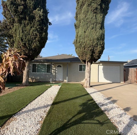 Photo of 1329 W 7th ST, Merced, CA 95341 (MLS # MC26209705)