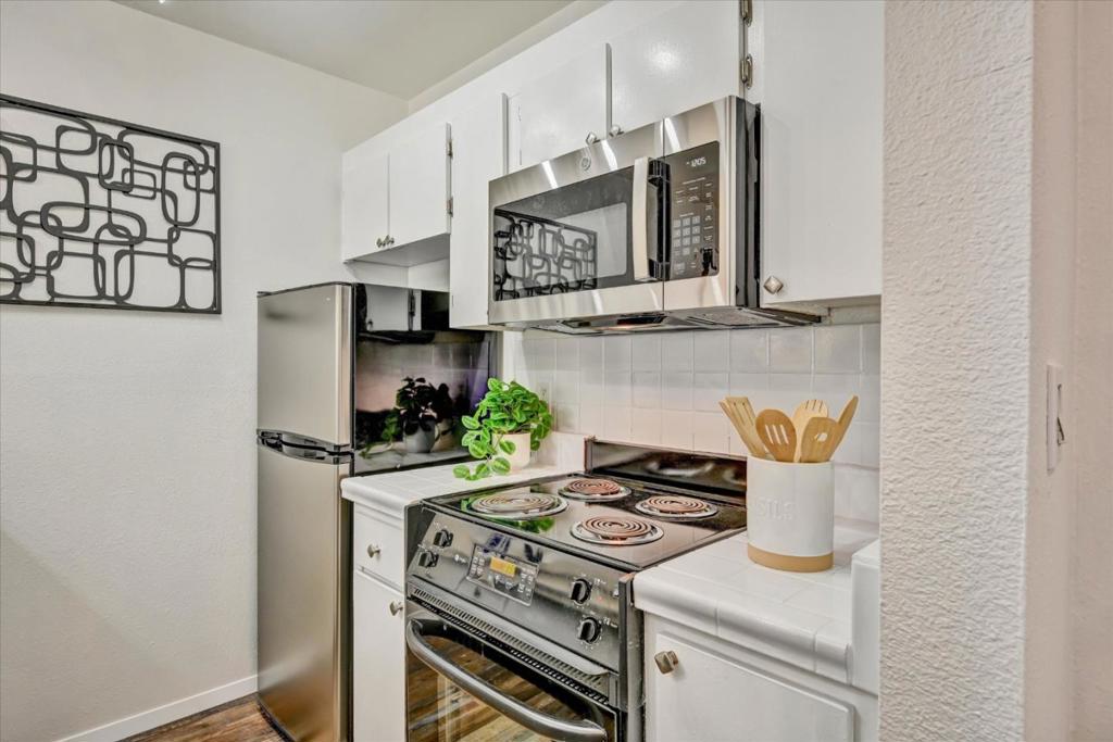 395 Imperial Way 350
