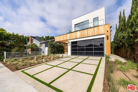 Photo of 2478 Louella Avenue, Los Angeles, CA 90291 (MLS # 26989339)