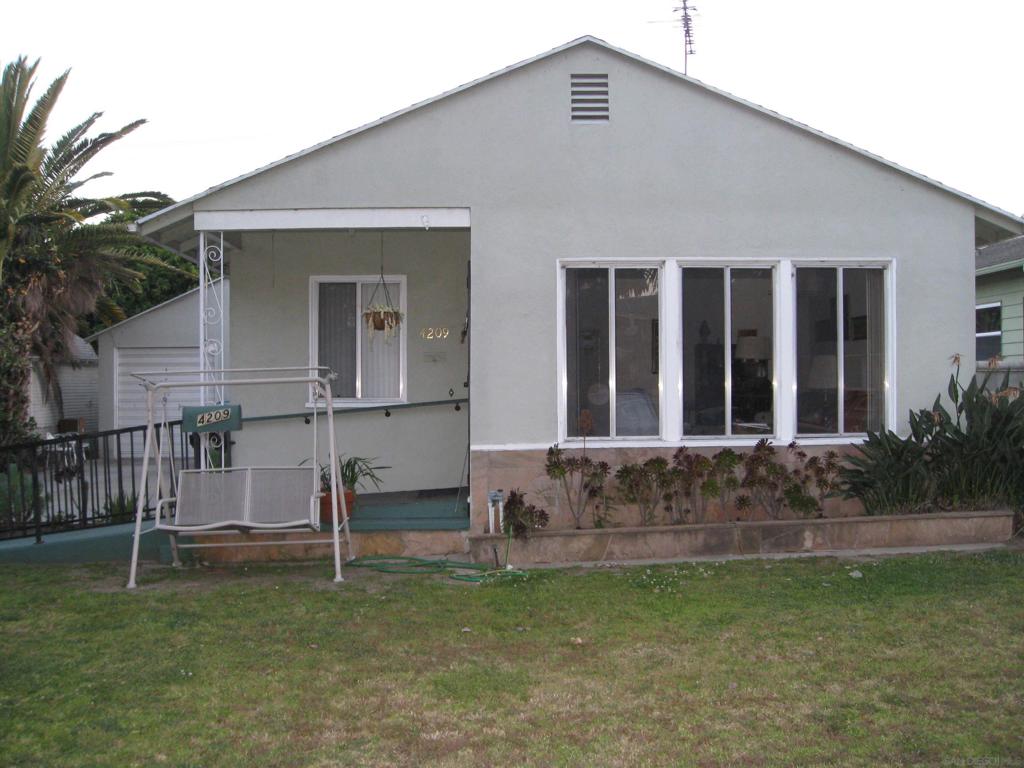 FURNISHED, Single Family Detached House. Short term / corporate / vacation rental. Fully furnished, original mid century. Available for long term also. 1 Parking space in driveway. Additional street parking available on Lafayette with city permit. New stove. Washer/Dryer, 3 beds, No smoking, No pets. Ideal for Sony employees, short walk to light rail. Rent is paid in 3 month increments. Tenants pay for all utilities. +$250 cleaning.
