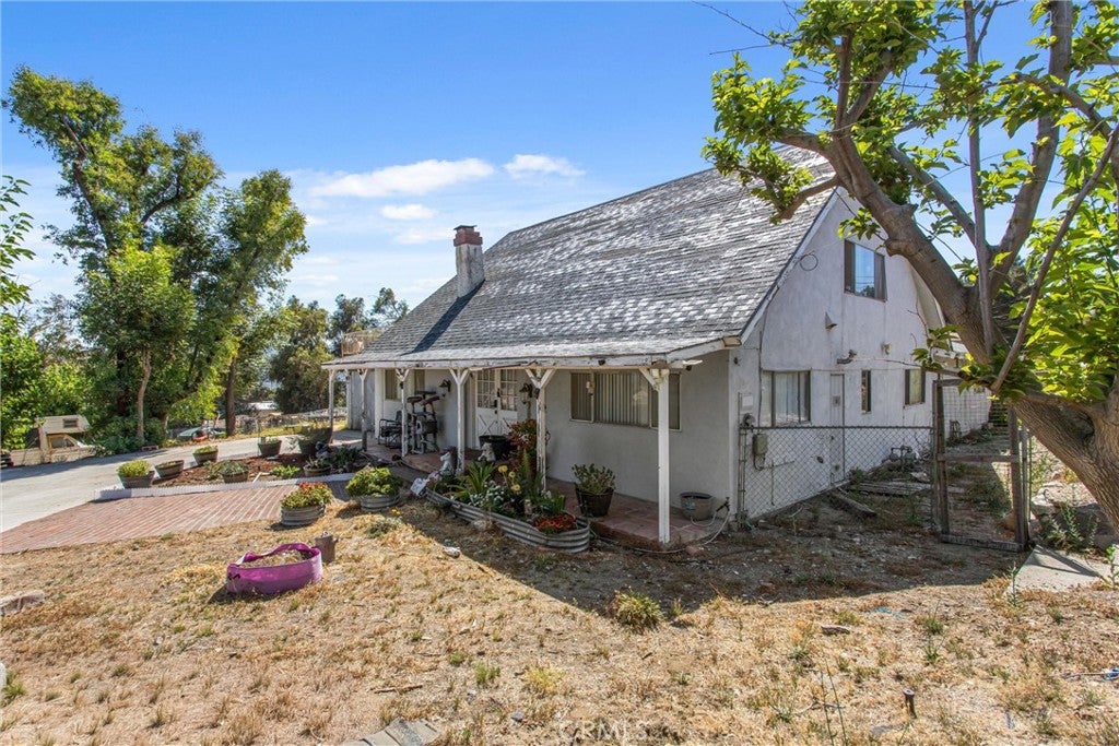 810 Hillyfield