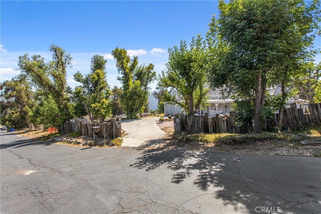 810 Hillyfield