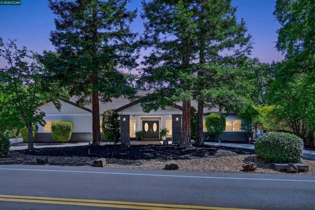 Photo of 1283 Rudgear Rd RD, Walnut Creek, CA 94596 (MLS # 41136851)