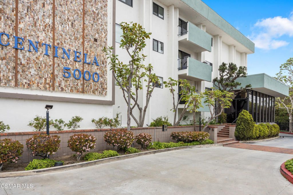 Photo of 5000 S Centinela Avenue #109, Los Angeles, CA 90066 (MLS # 225003997)