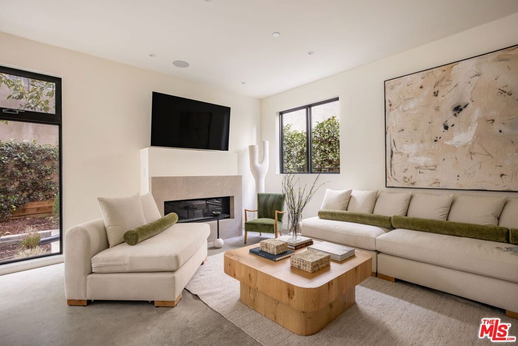 Photo of 929 Hilldale, West Hollywood, CA 90069 (MLS # 26697059)