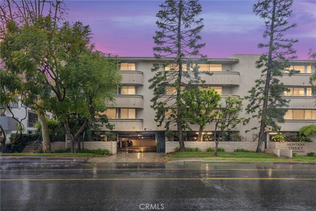Photo of 11645 Montana Avenue #121, Los Angeles, CA 90049 (MLS # PI25143201)