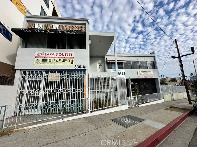 Downtown LA Multi Tenant building facing Hoover st with plenty of foot traffic and great exposure for your business, just 2 blocks from Wilshire Blvd. Commercial storefront building with a bathroom and small storage and parking option. Perfect space for Beauty salon, Barber shop, clothing, manufacturing, distribution, market etc.....on 1st floor with parking available. We also have 2nd floor studio spaces available with kitchenette and bathroom.......Contact me to for private showing and pricing questions.