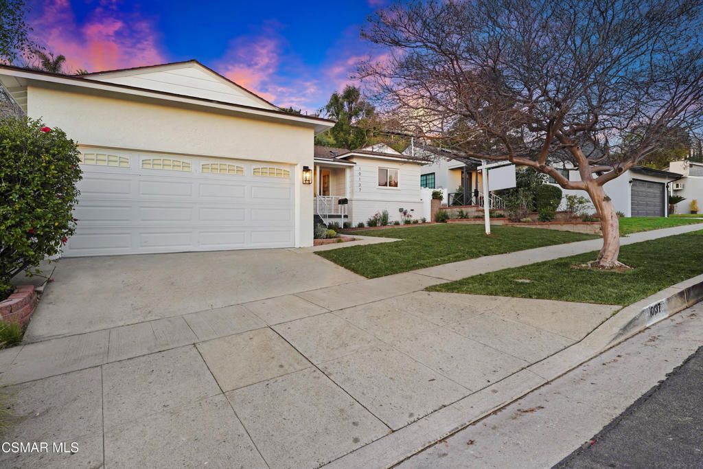 Photo of 10137 Lanark Street, Sun Valley, CA 91352 (MLS # 226000179)
