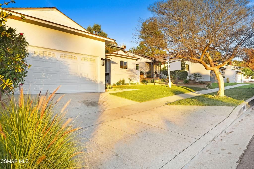 Photo of 10137 Lanark Street, Sun Valley, CA 91352 (MLS # 226000179)