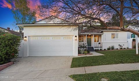 Photo of 10137 Lanark Street, Sun Valley, CA 91352 (MLS # 226000179)
