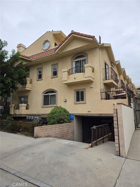 Photo of 10220 Samoa Avenue #107, Tujunga, CA 91042 (MLS # GD26090888)