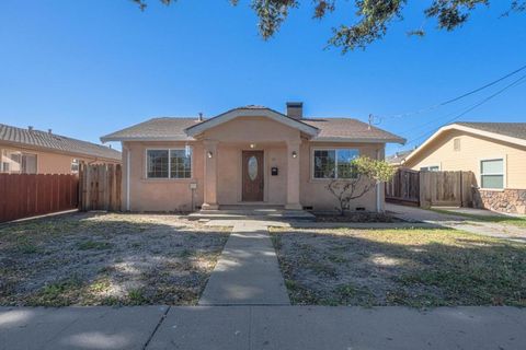 Photo of 40 Oak St, Salinas, CA 93901 (MLS # ML82040858)
