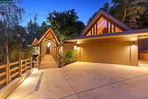 Photo of 521 Tahos Rd, Orinda, CA 94563 (MLS # 41147634)
