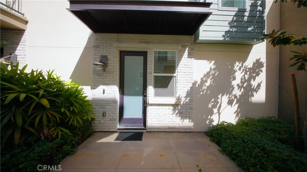 Welcome home to this exclusive tri-level townhome in the highly desirable Bridgewater community of Gardena! Built in 2018 by City Ventures, boasts energy-efficient features, including PAID-OFF SOLAR PANELS significantly lowering your electricity expenses. This vibrant neighborhood is nestled in the heart of Gardena, conveniently located just minutes away from popular attractions such as the beaches, LAX, downtown LA, Sofi Stadium, Del Amo Fashion Center, and minutes from a generous variety of great coffee shops.
As you step inside through the keyless entry system or from the spacious side-by-side 2-car private garage, you'll discover a versatile bonus space on the lower level. This area is ideal for a home office, gym, or cozy den.
As you go up the stairs to the second floor you'll notice the beautiful high ceilings the open-concept kitchen and living room area features sleek quartz countertops, stainless steel appliances, and large windows, creating a bright and airy atmosphere that flood the space with natural light. You'll also find a private balcony perfect for enjoying fresh air or a tranquil morning yoga session along with a convenient powder room and an additional bonus space that includes a stacked Samsung washer and dryer.
The third floor is home to three spacious bedrooms, highlighted by a luxurious master bedroom complete with a walk-in closet and a private ensuite bathroom that features dual sinks. An additional full bathroom with a relaxing bathtub serves the other two bedrooms.
Situated in a prime location in Gardena, this townhome provides easy access to major shopping destinations such as Target, Albertsons, and Sam’s Club, as well as a variety of world-class dining cuisines. Commuters will appreciate the quick access to the 110, 405, 105, and 91 freeways.
Opportunities to own in this wonderful community—featuring low HOA fees, BBQ area, and guest parking are rare, so don’t miss your chance to claim this highly sought-after home in one of Gardena's best neighborhoods!