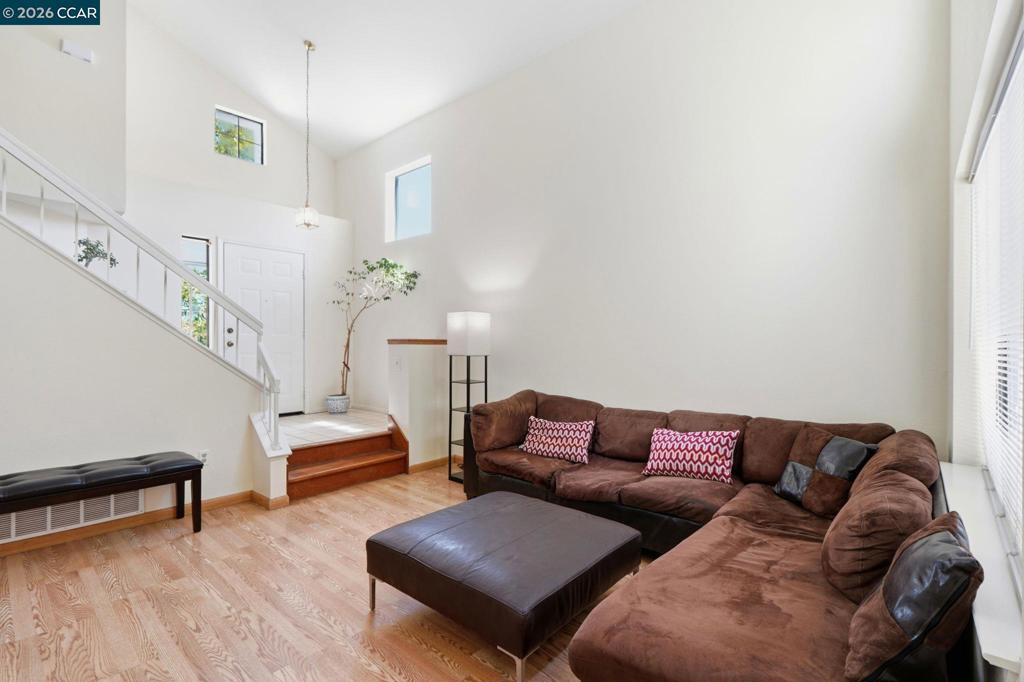 1032 Burnham Dr