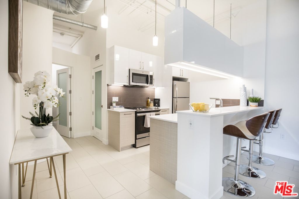 listing image 130729045295075408932