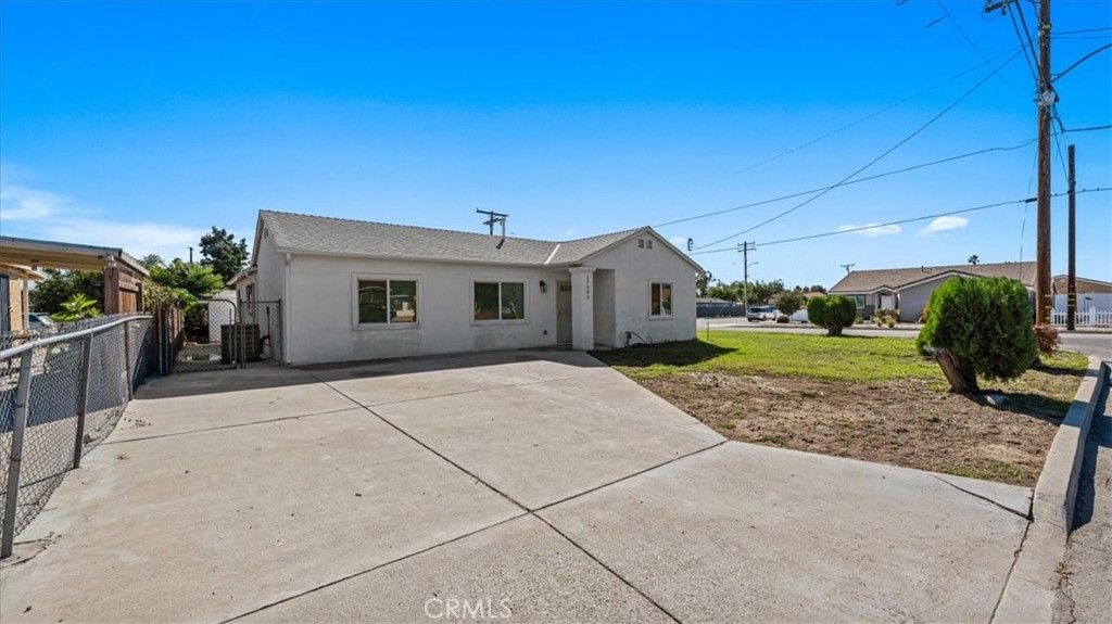 Photo of 17903 Dorsey Way, Fontana, CA 92335 (MLS # CV25242165)