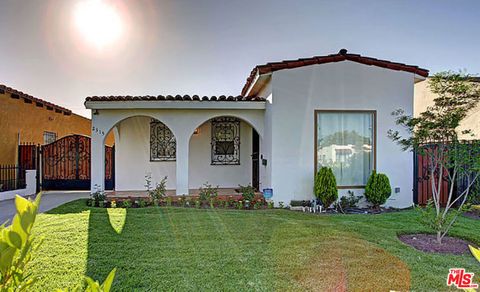 Photo of 2315 S Cochran Avenue, Los Angeles, CA 90016 (MLS # 25611329) Photo of 2315 S Cochran Avenue, Los Angeles, CA 90016 (MLS # 25611329)