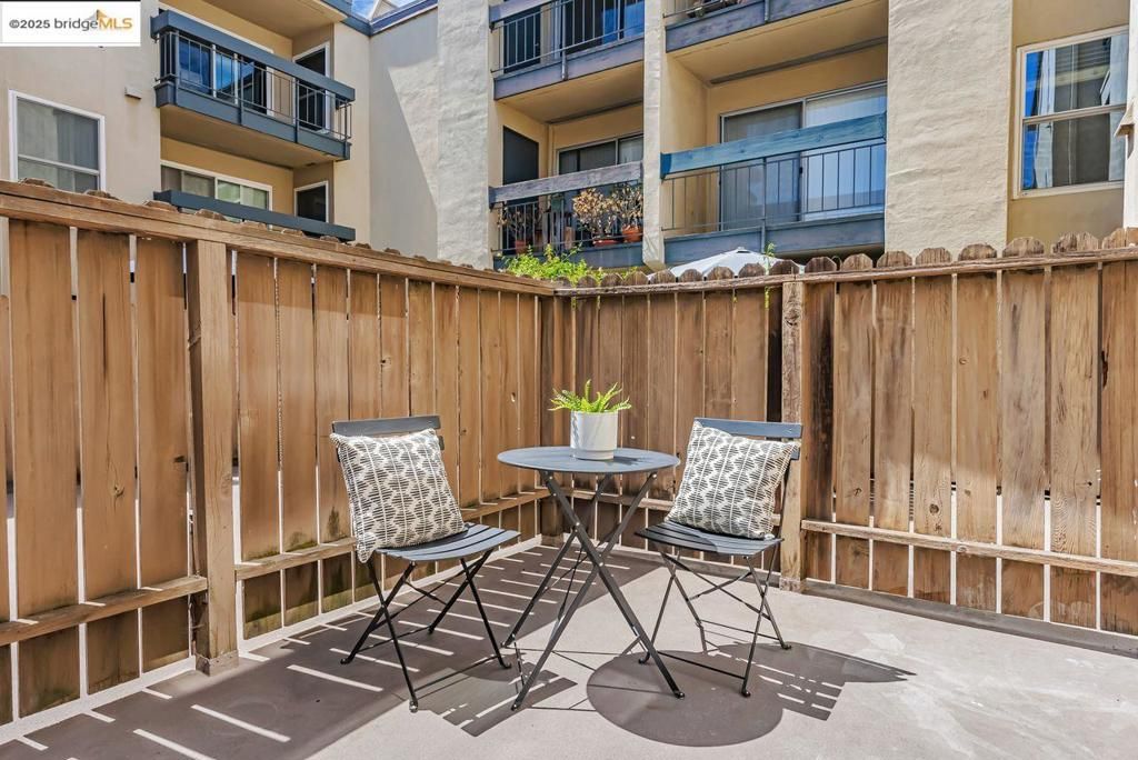 listing image 130726549344717808285