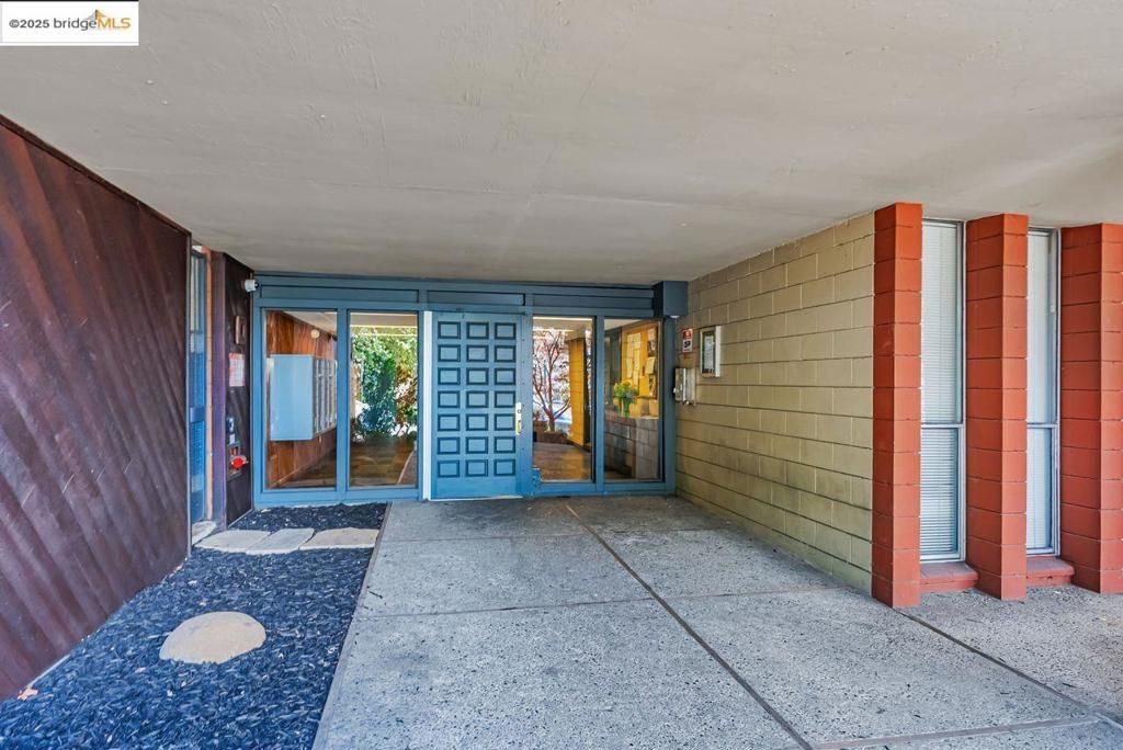 listing image 130721962054152782079