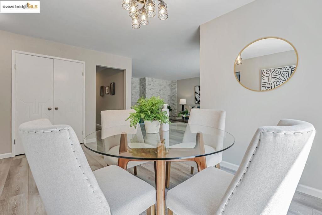 listing image 130724582965771729218