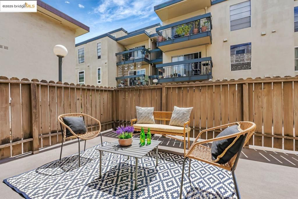 listing image 130729472716387235716