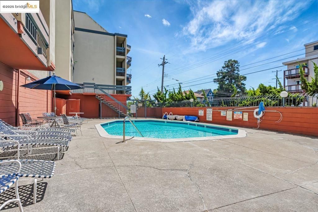 listing image 130721316760458493200
