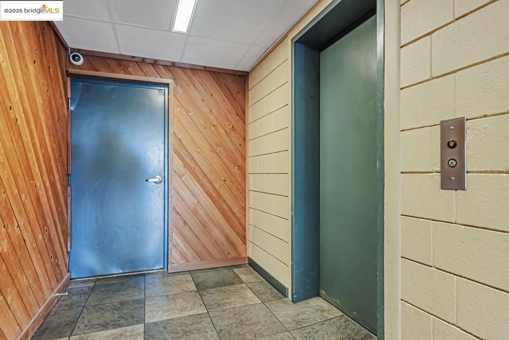 listing image 130720319863773022850