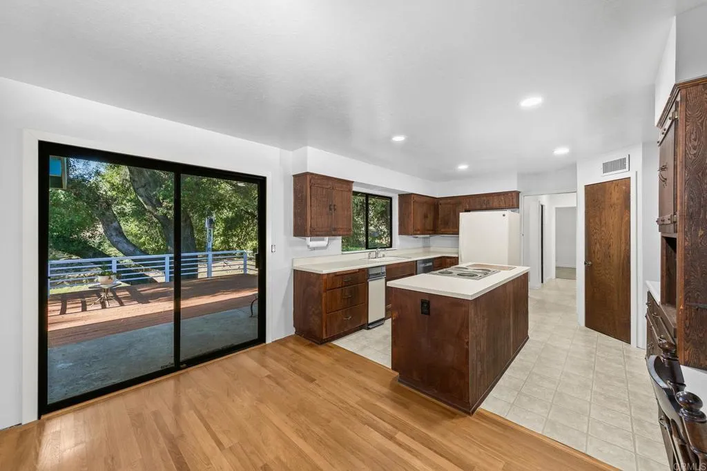 Poway, California 92064, United States, 3 Bedrooms Bedrooms, ,3 BathroomsBathrooms,Residential,Active,161206