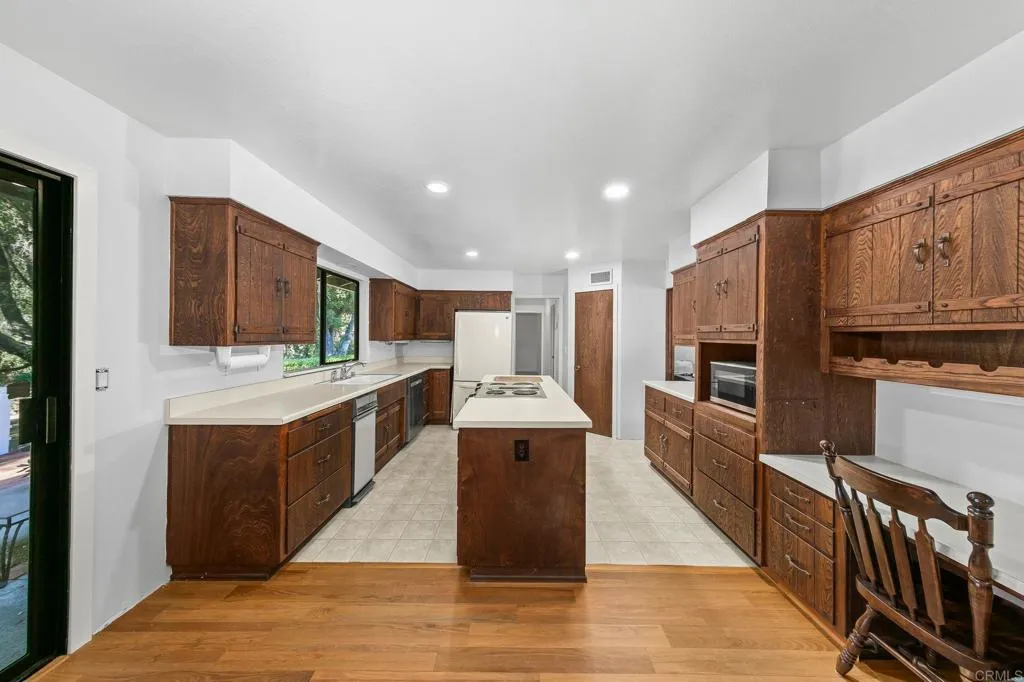 Poway, California 92064, United States, 3 Bedrooms Bedrooms, ,3 BathroomsBathrooms,Residential,Active,161206