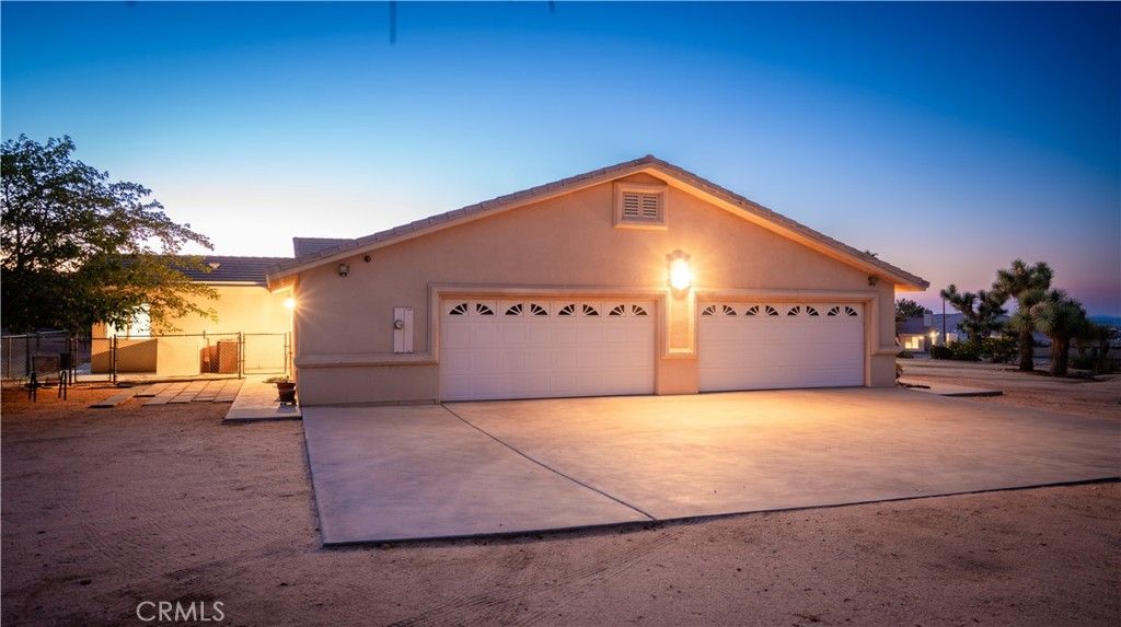 Photo of 8920 Del Monte Avenue, Yucca Valley, CA 92284 (MLS # IG26066935)