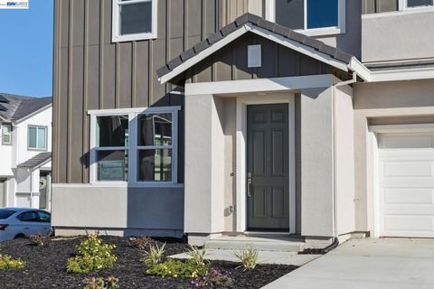 Photo of 2413 Golden way Way, Fairfield, CA 94533 (MLS # 41128339)