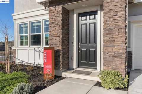 Photo of 2413 Golden way Way, Fairfield, CA 94533 (MLS # 41128339)