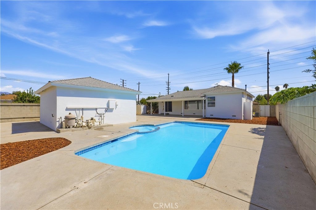 14807 San Fernando Mission Boulevard