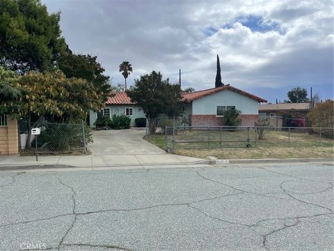 Photo of 1106 N Durward Ave, Banning, CA 92220 (MLS # IG25241045)