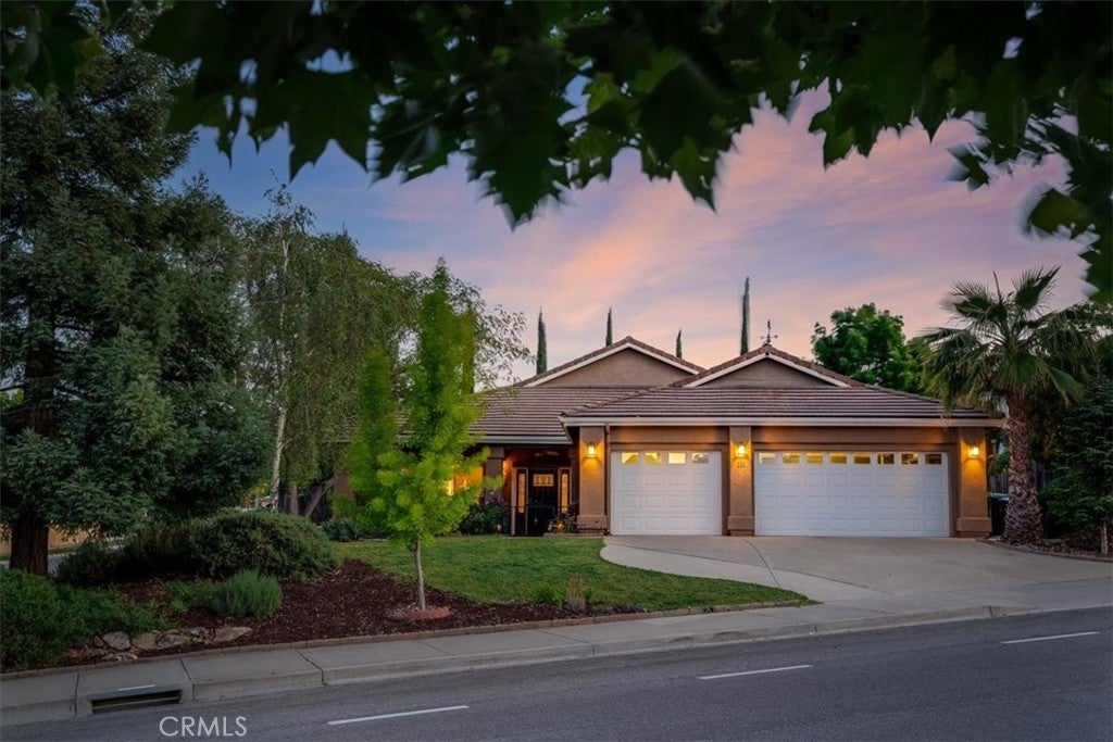 322 Montebello Oaks