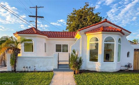 Photo of 4380 W 28th Street, Los Angeles, CA 90018 (MLS # DW25251052)