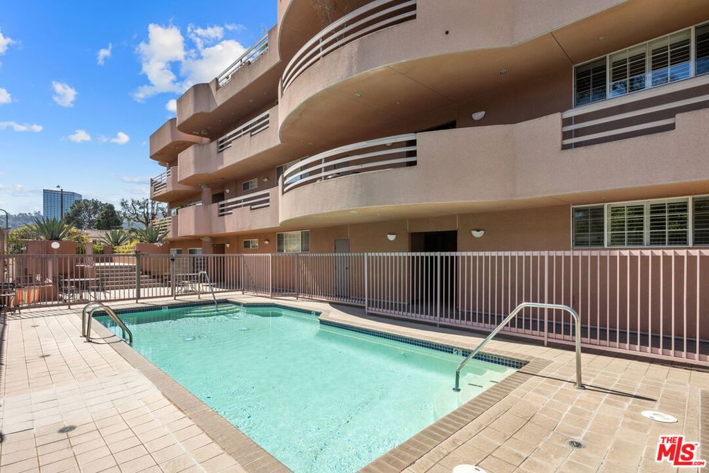 4310 cahuenga boulevard 203