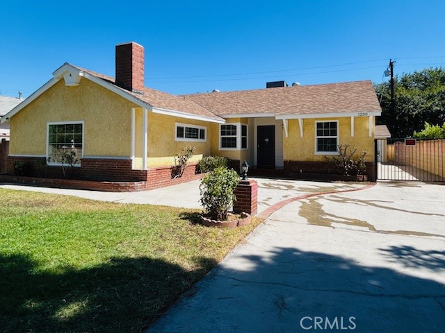 Brand-new, remodeled 3-bedroom, 2-bathroom house. Ready to move in.
The property is close to FWY10. Supermarkets, banks and restaurants.