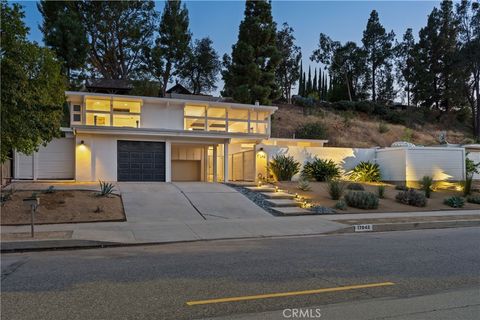 Photo of 17042 Lisette St, Granada Hills, CA 91344 (MLS # SR26074141)